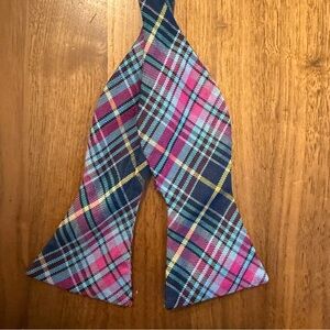 Tommy Hilfiger Men’s Silk Bow Tie with Plaid Design Adjustable